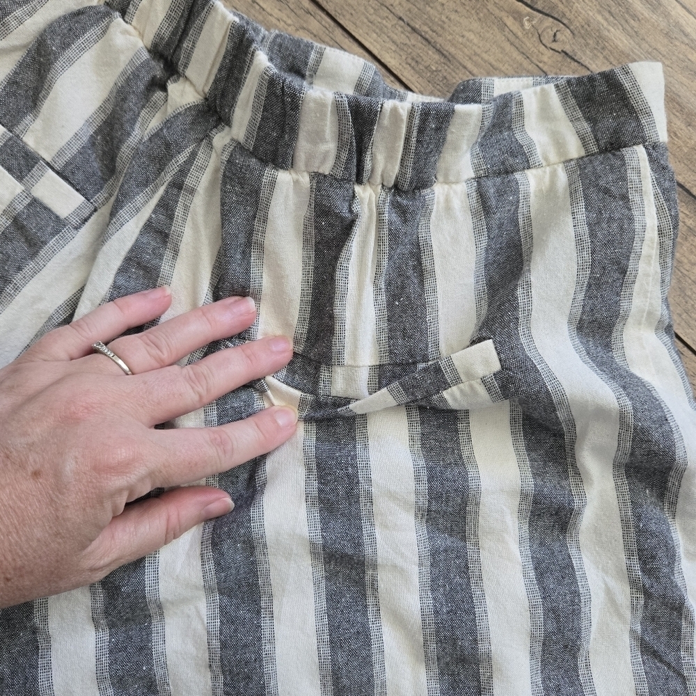 Heartloom Striped Gray and White Women's Medium Shorts - Picture 3 of 13